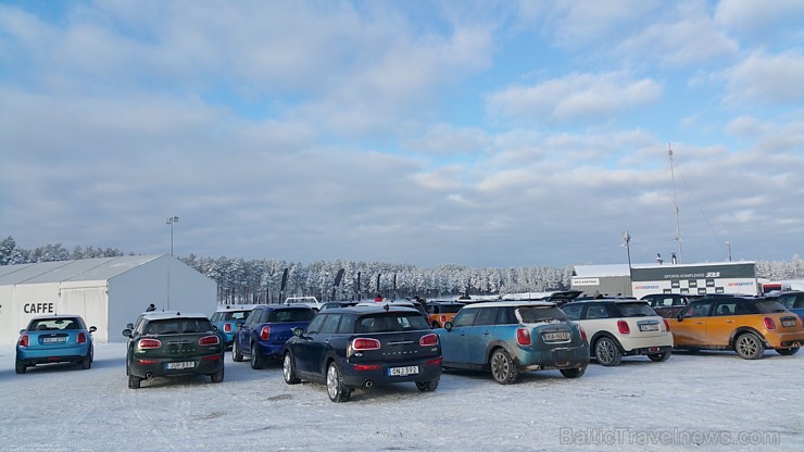 Travelnews.lv redakcija 23.01.2016 ar Mini.lv atbalstu testē Mini modeļus autosporta trasē «333» ziemas apstākļos Travelnews.lv redakcija 23.01.2016 ar Mini.lv atbalstu testē Mini modeļus autosporta trasē «333» ziemas apstākļos 167759