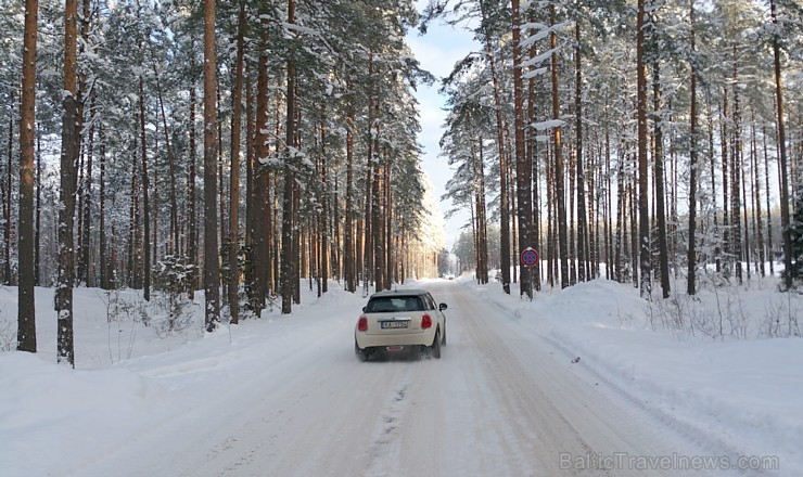Travelnews.lv redakcija 23.01.2016 ar Mini.lv atbalstu testē Mini modeļus autosporta trasē «333» ziemas apstākļos Travelnews.lv redakcija 23.01.2016 ar Mini.lv atbalstu testē Mini modeļus autosporta trasē «333» ziemas apstākļos 167761