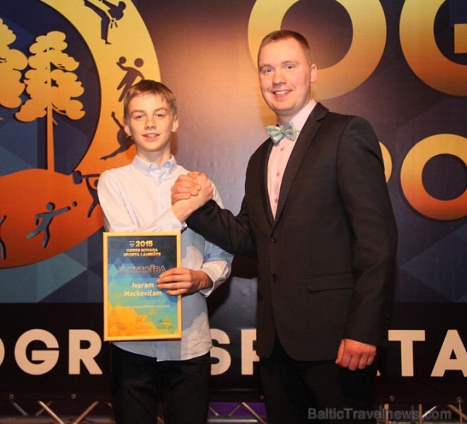 Balvas «Ogres novada sporta laureāts 2015» viens no pretendentiem Ivars Mackevičs kopā ar treneri Zigurdu Kinci Balvas «Ogres novada sporta laureāts 2015» viens no pretendentiem Ivars Mackevičs kopā ar treneri Zigurdu Kinci 167781