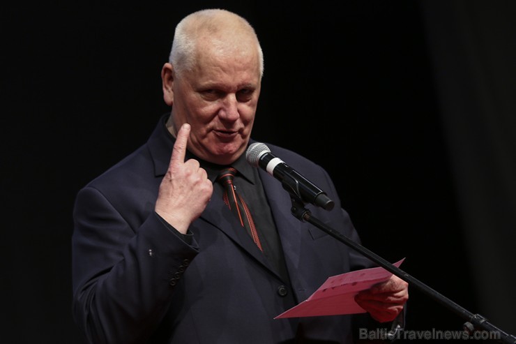 Balvu nominācijā «Gada cilvēks tūrismā 2015» (Absolūtā nominācija) pasniedz izstāžu sabiedrības BT1 ģenerāldirektors Viesturs Tīle Balvu nominācijā «Gada cilvēks tūrismā 2015» (Absolūtā nominācija) pasniedz izstāžu sabiedrības BT1 ģenerāldirektors Viesturs Tīle 168387