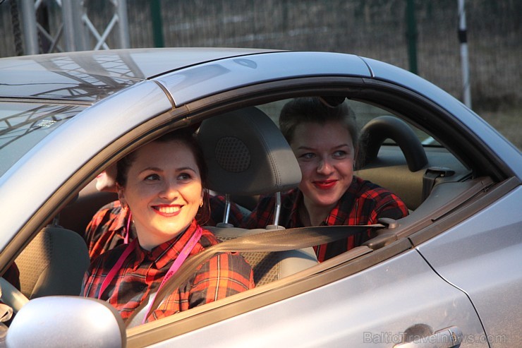 Populārais «Sieviešu dienas rallijs 2016» pulcē 5.03.2016 divās Latvijas starta pilsētās - Dobelē un Valmierā rekordlielu dalībnieču skaitu Populārais «Sieviešu dienas rallijs 2016» pulcē 5.03.2016 divās Latvijas starta pilsētās - Dobelē un Valmierā rekordlielu dalībnieču skaitu 169979