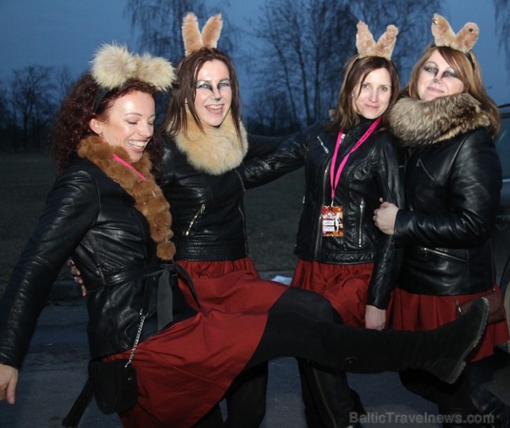 Populārais «Sieviešu dienas rallijs 2016» pulcē 5.03.2016 divās Latvijas starta pilsētās - Dobelē un Valmierā rekordlielu dalībnieču skaitu Populārais «Sieviešu dienas rallijs 2016» pulcē 5.03.2016 divās Latvijas starta pilsētās - Dobelē un Valmierā rekordlielu dalībnieču skaitu 169992
