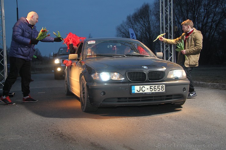 Populārais «Sieviešu dienas rallijs 2016» pulcē 5.03.2016 divās Latvijas starta pilsētās - Dobelē un Valmierā rekordlielu dalībnieču skaitu Populārais «Sieviešu dienas rallijs 2016» pulcē 5.03.2016 divās Latvijas starta pilsētās - Dobelē un Valmierā rekordlielu dalībnieču skaitu 170003