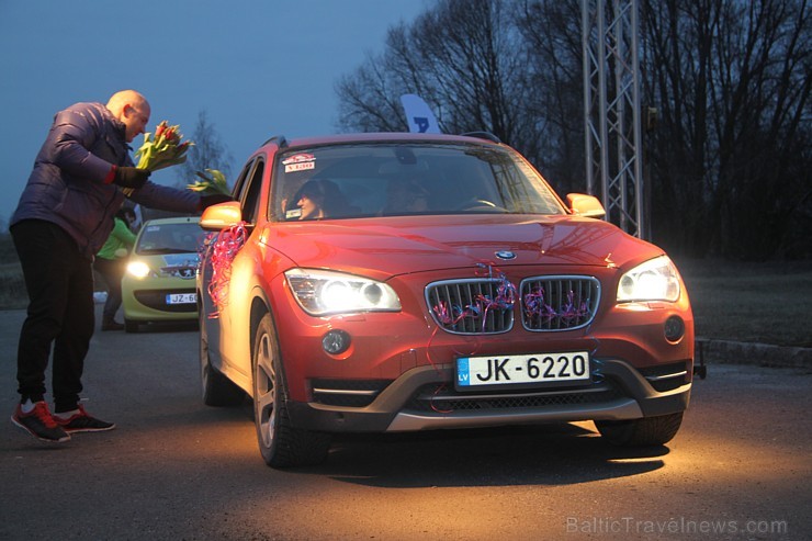Populārais «Sieviešu dienas rallijs 2016» pulcē 5.03.2016 divās Latvijas starta pilsētās - Dobelē un Valmierā rekordlielu dalībnieču skaitu Populārais «Sieviešu dienas rallijs 2016» pulcē 5.03.2016 divās Latvijas starta pilsētās - Dobelē un Valmierā rekordlielu dalībnieču skaitu 170004