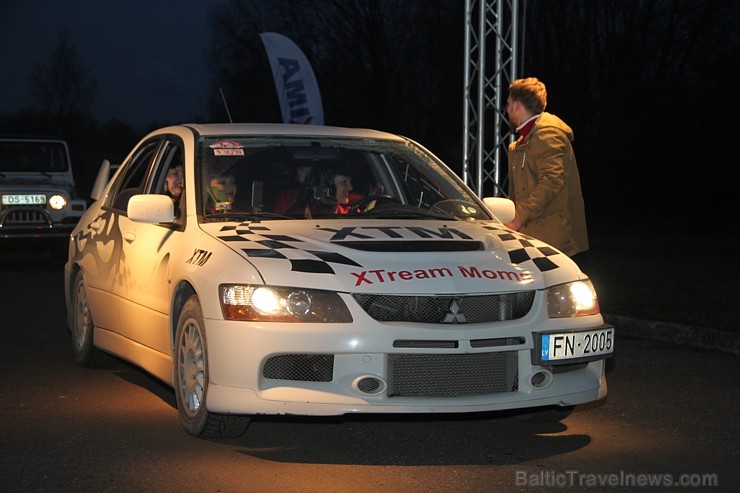 Populārais «Sieviešu dienas rallijs 2016» pulcē 5.03.2016 divās Latvijas starta pilsētās - Dobelē un Valmierā rekordlielu dalībnieču skaitu Populārais «Sieviešu dienas rallijs 2016» pulcē 5.03.2016 divās Latvijas starta pilsētās - Dobelē un Valmierā rekordlielu dalībnieču skaitu 170010