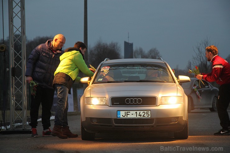 Populārais «Sieviešu dienas rallijs 2016» pulcē 5.03.2016 divās Latvijas starta pilsētās - Dobelē un Valmierā rekordlielu dalībnieču skaitu Populārais «Sieviešu dienas rallijs 2016» pulcē 5.03.2016 divās Latvijas starta pilsētās - Dobelē un Valmierā rekordlielu dalībnieču skaitu 170012