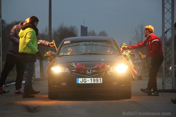 Populārais «Sieviešu dienas rallijs 2016» pulcē 5.03.2016 divās Latvijas starta pilsētās - Dobelē un Valmierā rekordlielu dalībnieču skaitu Populārais «Sieviešu dienas rallijs 2016» pulcē 5.03.2016 divās Latvijas starta pilsētās - Dobelē un Valmierā rekordlielu dalībnieču skaitu 170013
