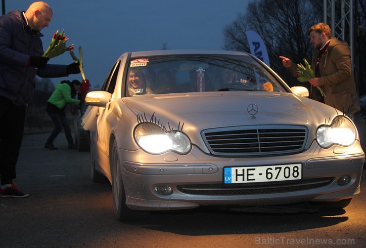 Populārais «Sieviešu dienas rallijs 2016» pulcē 5.03.2016 divās Latvijas starta pilsētās - Dobelē un Valmierā rekordlielu dalībnieču skaitu Populārais «Sieviešu dienas rallijs 2016» pulcē 5.03.2016 divās Latvijas starta pilsētās - Dobelē un Valmierā rekordlielu dalībnieču skaitu 170014