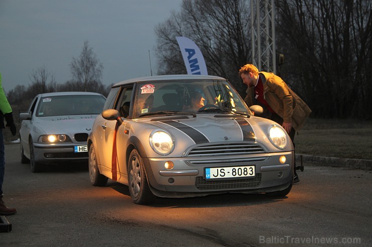 Populārais «Sieviešu dienas rallijs 2016» pulcē 5.03.2016 divās Latvijas starta pilsētās - Dobelē un Valmierā rekordlielu dalībnieču skaitu Populārais «Sieviešu dienas rallijs 2016» pulcē 5.03.2016 divās Latvijas starta pilsētās - Dobelē un Valmierā rekordlielu dalībnieču skaitu 170017