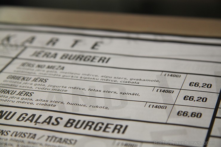 Uz Blaumaņa ielas Rīgā kopš marta vidus ir atvērusies jauna vietējo hamburgeru ēstuve «Street Burgers» 170966