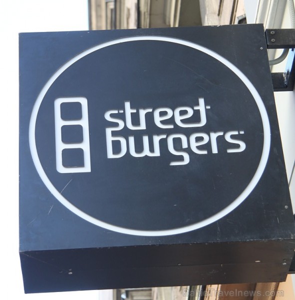 Uz Blaumaņa ielas Rīgā kopš marta vidus ir atvērusies jauna vietējo hamburgeru ēstuve «Street Burgers» Uz Blaumaņa ielas Rīgā kopš marta vidus ir atvērusies jauna vietējo hamburgeru ēstuve «Street Burgers» 170979
