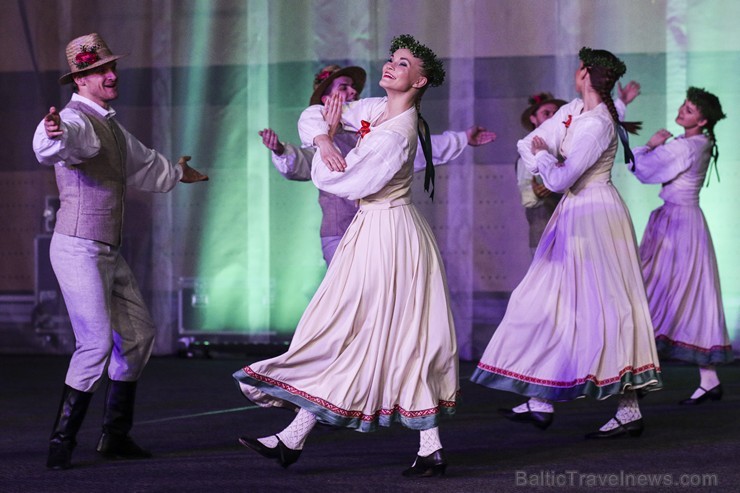 Piektais deju festivāls «Sasala jūrīna» Saulkrastos pulcē dejotājus no visas Latvijas 171094