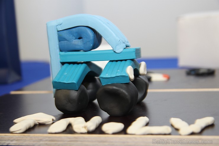 «Auto 2016» izstādes preses konferences dalībniekiem no plastilīna bija jāizveido savs sapņu auto «Auto 2016» izstādes preses konferences dalībniekiem no plastilīna bija jāizveido savs sapņu auto 171846
