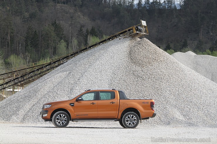 Travelnews.lv redakcija ar jauno Ford Ranger un instruktoru vadībā dodas Slovēnijas šķēršļu poligonā Travelnews.lv redakcija ar jauno Ford Ranger un instruktoru vadībā dodas Slovēnijas šķēršļu poligonā 172014