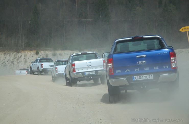 Travelnews.lv redakcija ar jauno Ford Ranger un instruktoru vadībā dodas Slovēnijas šķēršļu poligonā Travelnews.lv redakcija ar jauno Ford Ranger un instruktoru vadībā dodas Slovēnijas šķēršļu poligonā 172015