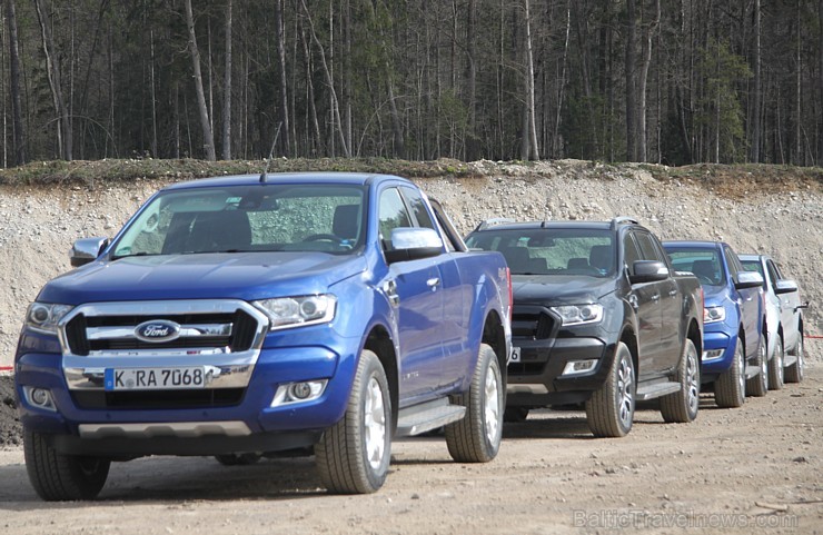 Travelnews.lv redakcija ar jauno Ford Ranger un instruktoru vadībā dodas Slovēnijas šķēršļu poligonā Travelnews.lv redakcija ar jauno Ford Ranger un instruktoru vadībā dodas Slovēnijas šķēršļu poligonā 172016