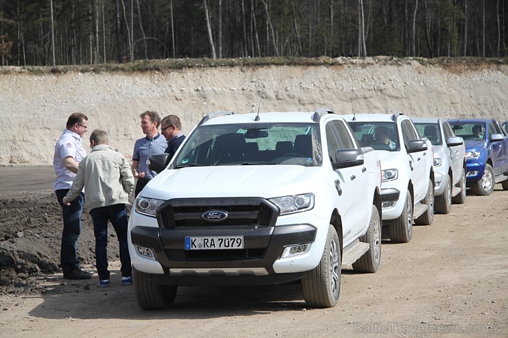 Travelnews.lv redakcija ar jauno Ford Ranger un instruktoru vadībā dodas Slovēnijas šķēršļu poligonā Travelnews.lv redakcija ar jauno Ford Ranger un instruktoru vadībā dodas Slovēnijas šķēršļu poligonā 172020