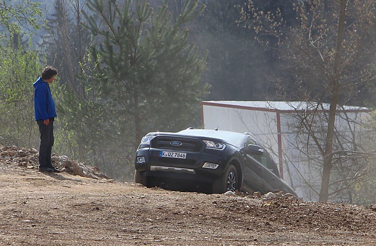 Travelnews.lv redakcija ar jauno Ford Ranger un instruktoru vadībā dodas Slovēnijas šķēršļu poligonā Travelnews.lv redakcija ar jauno Ford Ranger un instruktoru vadībā dodas Slovēnijas šķēršļu poligonā 172023