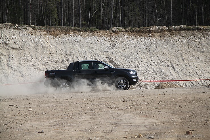 Travelnews.lv redakcija ar jauno Ford Ranger un instruktoru vadībā dodas Slovēnijas šķēršļu poligonā Travelnews.lv redakcija ar jauno Ford Ranger un instruktoru vadībā dodas Slovēnijas šķēršļu poligonā 172024