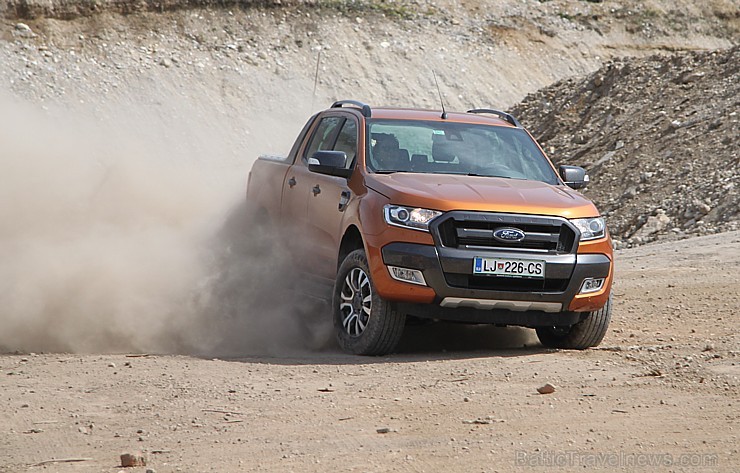 Travelnews.lv redakcija ar jauno Ford Ranger un instruktoru vadībā dodas Slovēnijas šķēršļu poligonā Travelnews.lv redakcija ar jauno Ford Ranger un instruktoru vadībā dodas Slovēnijas šķēršļu poligonā 172027