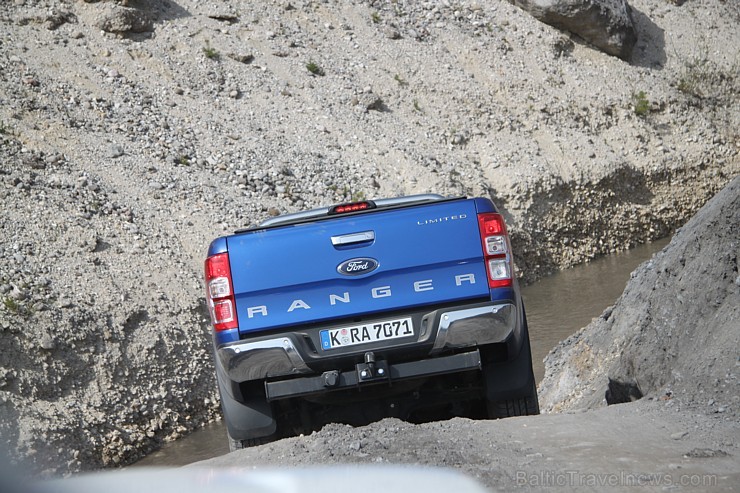 Travelnews.lv redakcija ar jauno Ford Ranger un instruktoru vadībā dodas Slovēnijas šķēršļu poligonā Travelnews.lv redakcija ar jauno Ford Ranger un instruktoru vadībā dodas Slovēnijas šķēršļu poligonā 172029