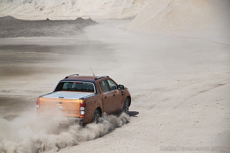 Travelnews.lv redakcija ar jauno Ford Ranger un instruktoru vadībā dodas Slovēnijas šķēršļu poligonā Travelnews.lv redakcija ar jauno Ford Ranger un instruktoru vadībā dodas Slovēnijas šķēršļu poligonā 172030