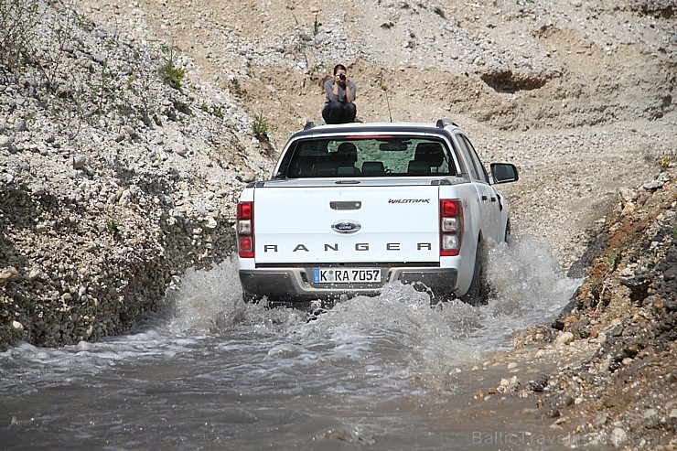 Travelnews.lv redakcija ar jauno Ford Ranger un instruktoru vadībā dodas Slovēnijas šķēršļu poligonā Travelnews.lv redakcija ar jauno Ford Ranger un instruktoru vadībā dodas Slovēnijas šķēršļu poligonā 172031