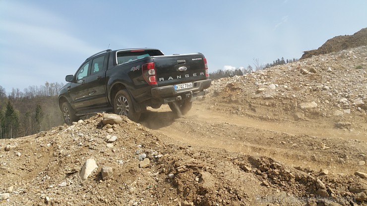 Travelnews.lv redakcija ar jauno Ford Ranger un instruktoru vadībā dodas Slovēnijas šķēršļu poligonā Travelnews.lv redakcija ar jauno Ford Ranger un instruktoru vadībā dodas Slovēnijas šķēršļu poligonā 172033