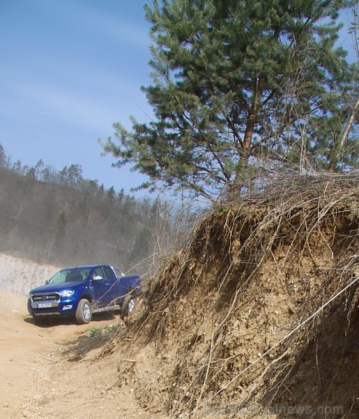 Travelnews.lv redakcija ar jauno Ford Ranger un instruktoru vadībā dodas Slovēnijas šķēršļu poligonā Travelnews.lv redakcija ar jauno Ford Ranger un instruktoru vadībā dodas Slovēnijas šķēršļu poligonā 172039