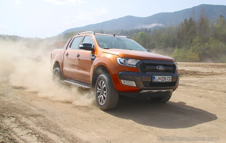 Travelnews.lv redakcija ar jauno Ford Ranger un instruktoru vadībā dodas Slovēnijas šķēršļu poligonā Travelnews.lv redakcija ar jauno Ford Ranger un instruktoru vadībā dodas Slovēnijas šķēršļu poligonā 172044