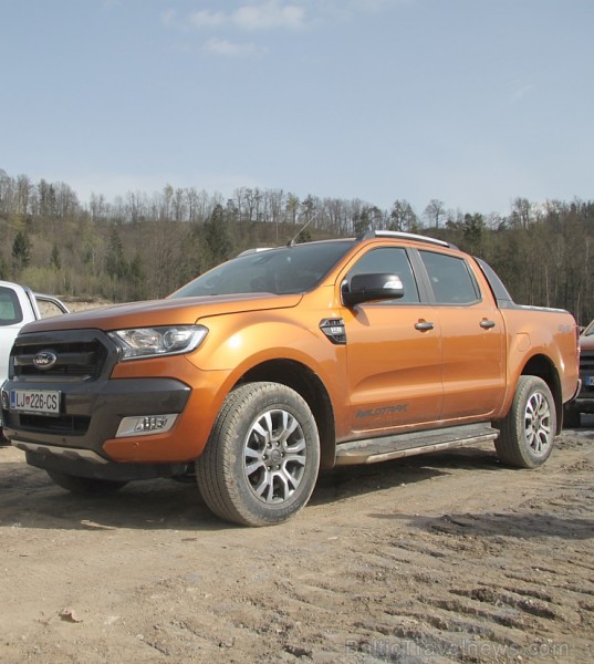 Travelnews.lv redakcija ar jauno Ford Ranger un instruktoru vadībā dodas Slovēnijas šķēršļu poligonā Travelnews.lv redakcija ar jauno Ford Ranger un instruktoru vadībā dodas Slovēnijas šķēršļu poligonā 172045
