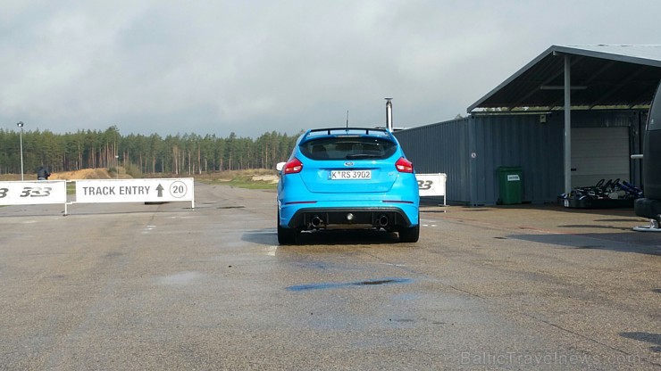 Travelnews.lv redakcija 19.04.2016 auto sporta trasē 333 cenšas savaldīt Ford Focus RS ar 350 zirgspēkiem Travelnews.lv redakcija 19.04.2016 auto sporta trasē 333 cenšas savaldīt Ford Focus RS ar 350 zirgspēkiem 172468