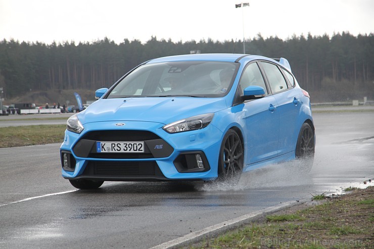 Travelnews.lv redakcija 19.04.2016 auto sporta trasē 333 cenšas savaldīt Ford Focus RS ar 350 zirgspēkiem Travelnews.lv redakcija 19.04.2016 auto sporta trasē 333 cenšas savaldīt Ford Focus RS ar 350 zirgspēkiem 172469