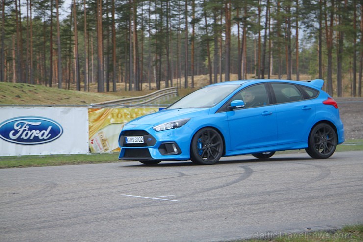 Travelnews.lv redakcija 19.04.2016 auto sporta trasē 333 cenšas savaldīt Ford Focus RS ar 350 zirgspēkiem Travelnews.lv redakcija 19.04.2016 auto sporta trasē 333 cenšas savaldīt Ford Focus RS ar 350 zirgspēkiem 172473
