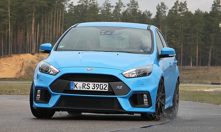 Travelnews.lv redakcija 19.04.2016 auto sporta trasē 333 cenšas savaldīt Ford Focus RS ar 350 zirgspēkiem Travelnews.lv redakcija 19.04.2016 auto sporta trasē 333 cenšas savaldīt Ford Focus RS ar 350 zirgspēkiem 172475