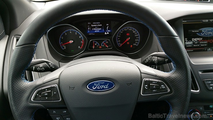 Travelnews.lv redakcija 19.04.2016 auto sporta trasē 333 cenšas savaldīt Ford Focus RS ar 350 zirgspēkiem Travelnews.lv redakcija 19.04.2016 auto sporta trasē 333 cenšas savaldīt Ford Focus RS ar 350 zirgspēkiem 172481