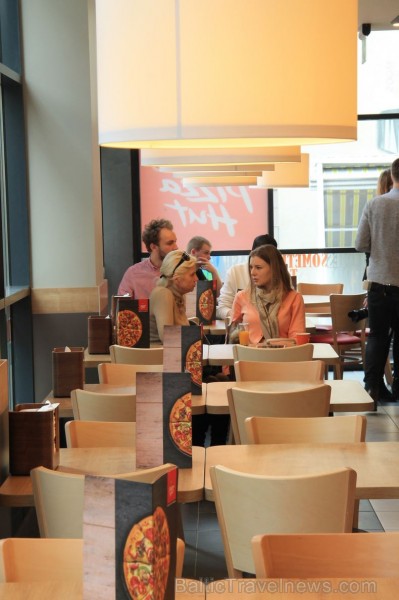 Pirmā «Pizza Hut» restorāna Latvijā atvēršana 172621