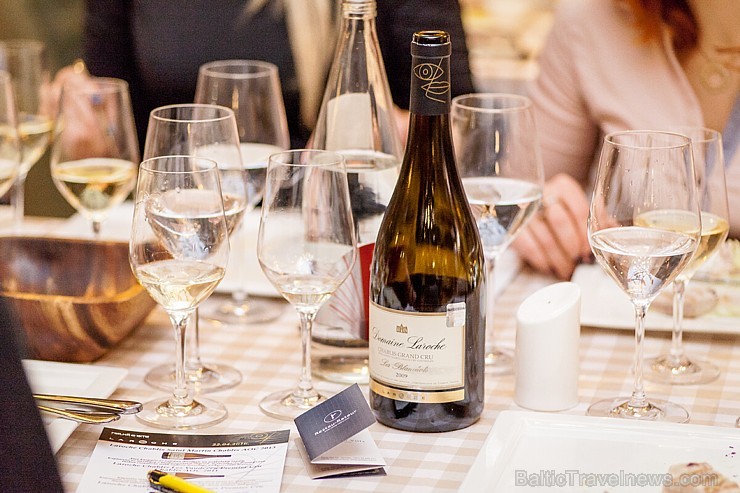 Restorānā «Melnā Bite» bauda Chablis reģiona vīnu «Domaine de Laroche» gardēžu vakariņas 173033