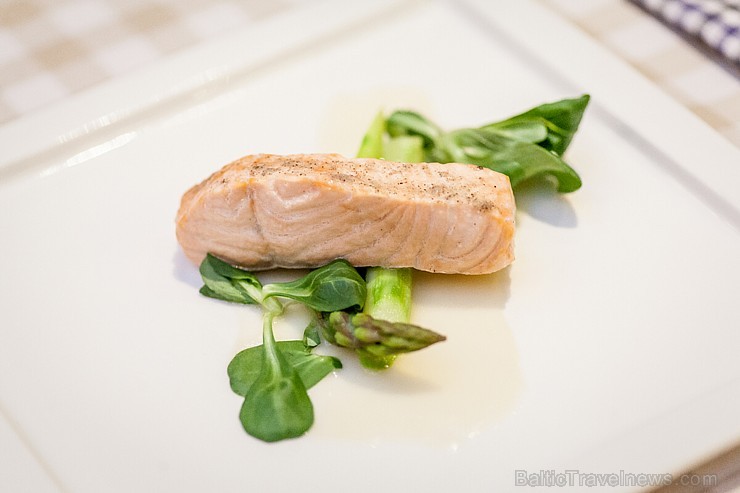 Restorānā «Melnā Bite» bauda Chablis reģiona vīnu «Domaine de Laroche» gardēžu vakariņas 173038