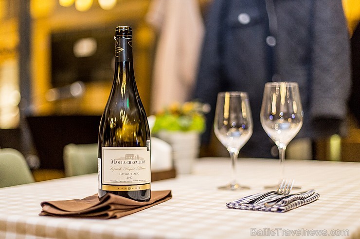 Restorānā «Melnā Bite» bauda Chablis reģiona vīnu «Domaine de Laroche» gardēžu vakariņas 173042