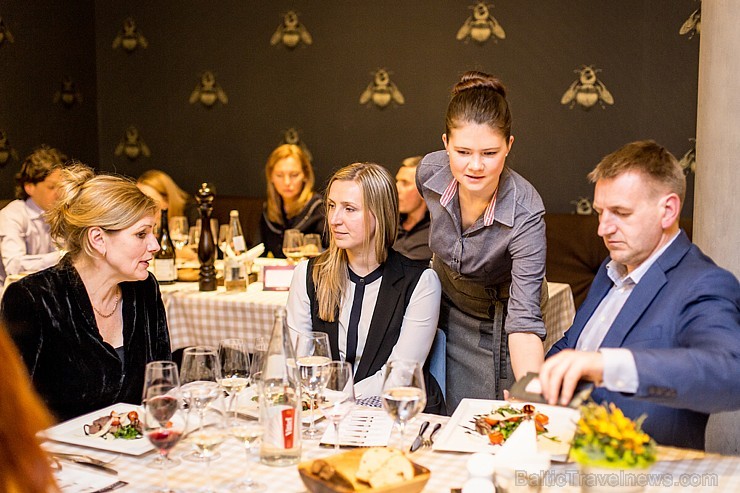 Restorānā «Melnā Bite» bauda Chablis reģiona vīnu «Domaine de Laroche» gardēžu vakariņas 173044