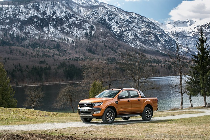Travelnews.lv redakcija ar  Ford Ranger  izbrauc Slovēnijas Alpus. Foto: Ford 173481
