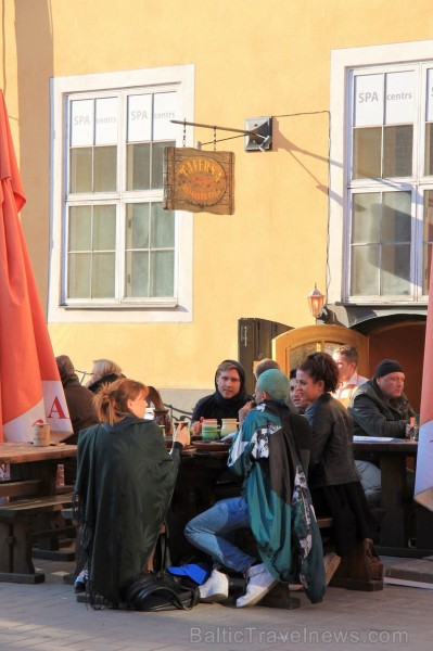 Saulainais laiks piepilda restorāna  «Taverna» terasi 173510