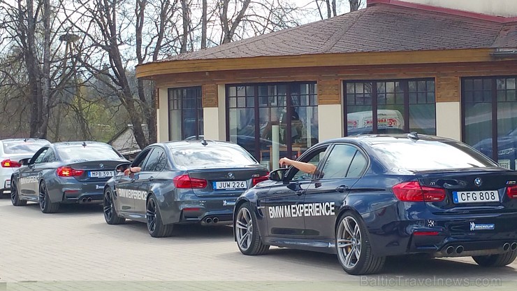 Latvijas bobslejisti, skeletonisti un kamaniņu braucēji ar Inchcape BM Auto iniciatīvu 3.05.2016 dodas Vidzemes ceļos ar jaudīgajiem BMW M modeļiem Latvijas bobslejisti, skeletonisti un kamaniņu braucēji ar Inchcape BM Auto iniciatīvu 3.05.2016 dodas Vidzemes ceļos ar jaudīgajiem BMW M modeļiem 173606