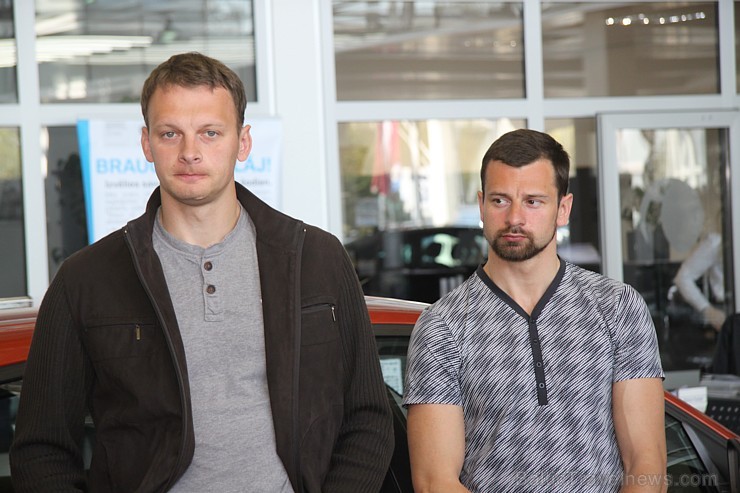Latvijas bobslejisti, skeletonisti un kamaniņu braucēji ar Inchcape BM Auto iniciatīvu 3.05.2016 dodas Vidzemes ceļos ar jaudīgajiem BMW M modeļiem Latvijas bobslejisti, skeletonisti un kamaniņu braucēji ar Inchcape BM Auto iniciatīvu 3.05.2016 dodas Vidzemes ceļos ar jaudīgajiem BMW M modeļiem 173622