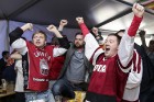 Hokeja fanu mājā «Riga Islande Hotel» teritorijā emocijas sit augstu vilni