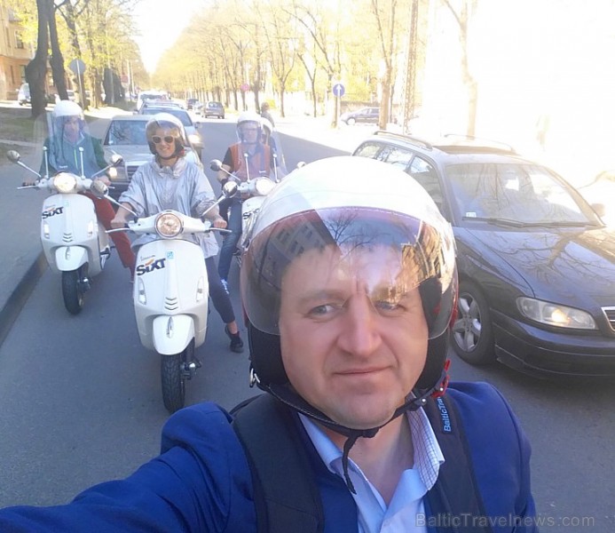 Autonoma «Sixt Latvija» piedāvā ar motorolleriem «Vespa» iepazīt citādu Rīgu un Travelnews.lv direktors Aivars Mackevičs to izdara Autonoma «Sixt Latvija» piedāvā ar motorolleriem «Vespa» iepazīt citādu Rīgu un Travelnews.lv direktors Aivars Mackevičs to izdara 174368