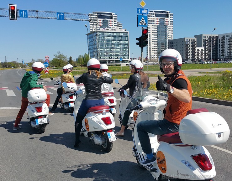 Autonoma «Sixt Latvija» piedāvā ar motorolleriem «Vespa» iepazīt citādu Rīgu un Travelnews.lv to izdara Autonoma «Sixt Latvija» piedāvā ar motorolleriem «Vespa» iepazīt citādu Rīgu un Travelnews.lv to izdara 174378