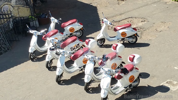 Autonoma «Sixt Latvija» piedāvā ar motorolleriem «Vespa» iepazīt citādu Rīgu un Travelnews.lv to izdara Autonoma «Sixt Latvija» piedāvā ar motorolleriem «Vespa» iepazīt citādu Rīgu un Travelnews.lv to izdara 174380