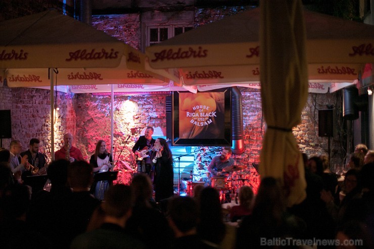 Restorāna «Trompete» terase muzikāli atvērta vasaras sezonai 174781